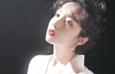 女朋友|女朋友和别的男生聊天暧昧可以原谅吗