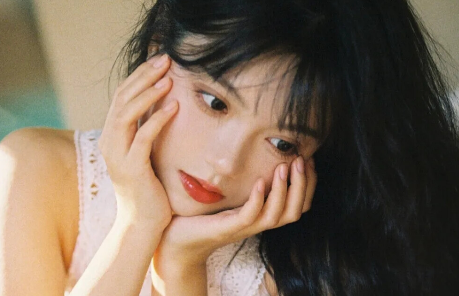 女朋友|女朋友和别的男生聊天暧昧可以原谅吗
