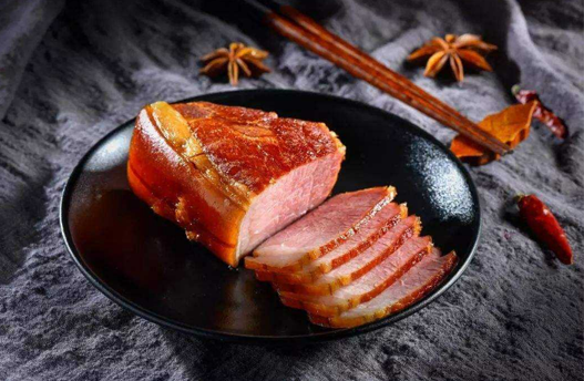 腊肉|腊肉切开有绿色反光能吃吗