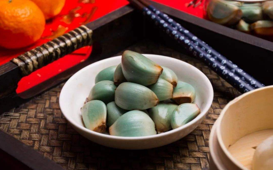 腊八蒜|腊八蒜切根部为什么会变黑