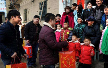 新婚|新婚第一年走亲戚尴尬吗