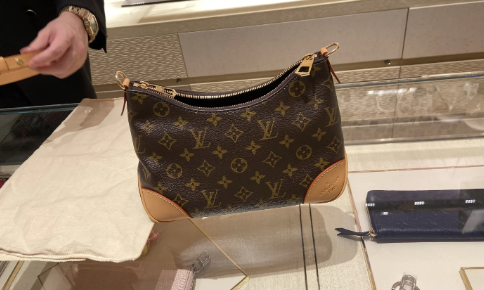 lv|lv新包五金件有划痕正常吗