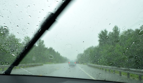 下雨天|下雨天怎么发朋友圈表示一下心情2022最新