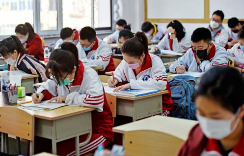 高考学生|2022高考考生衣服上不能有字或字母吗