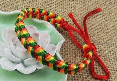 宝宝|2022宝宝出生第一年端午节要系五彩绳吗