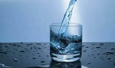 碱性水|人喝酸性水好还是碱性水好
