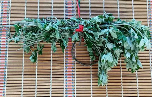 端午节|2022端午节门口挂艾草是倒挂还是正挂