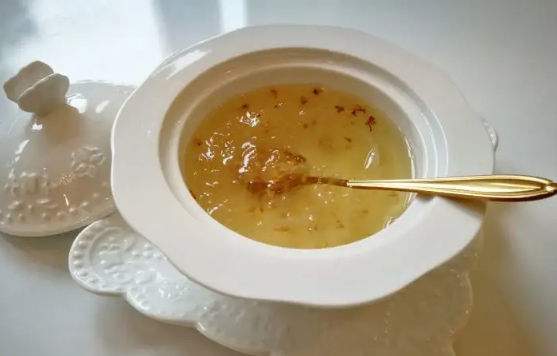 燕窝|燕窝炖出来有点鸡蛋味正常吗