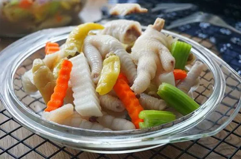 泡椒凤爪|泡椒凤爪可以放什么菜一起泡