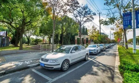 小区|小区车位管理费属于物业费吗