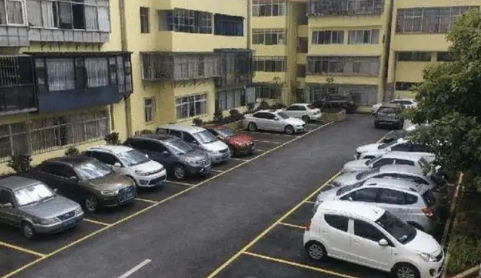 小区|小区车位管理费属于物业费吗