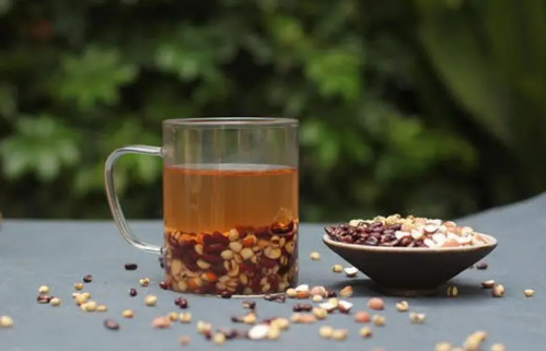 红豆薏米水|红豆薏米水怎么煮去湿气效果好