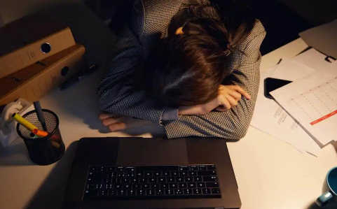 熬夜|长期熬夜伤胃吗