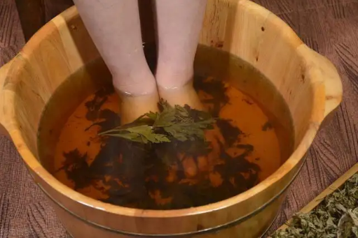 艾草|艾草泡脚后还要清水洗吗