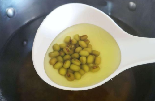 绿豆汤|绿豆汤冷藏一晚上还能喝吗
