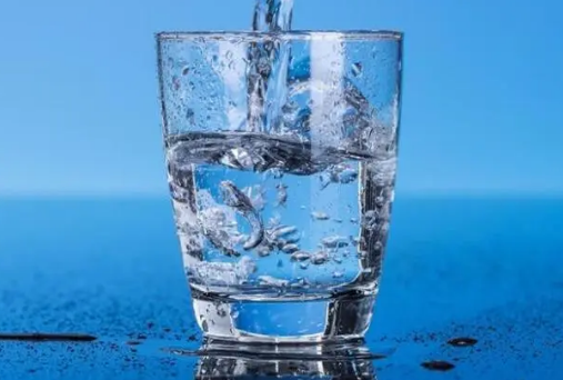 苏打水|喝苏打水能降尿酸吗