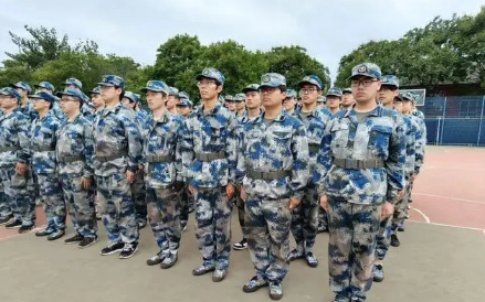 大学|2022大学军训管头发颜色吗