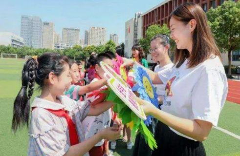 教师节|2022教师节送老师什么礼物合适