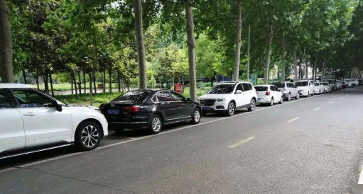 车|车停在路边被撞了可以报保险吗