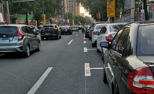车|车停在路边被撞了可以报保险吗
