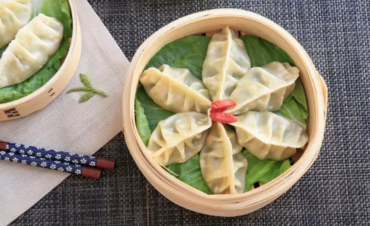 蒸饺|蒸饺是水开了再放饺子还是凉水放饺子