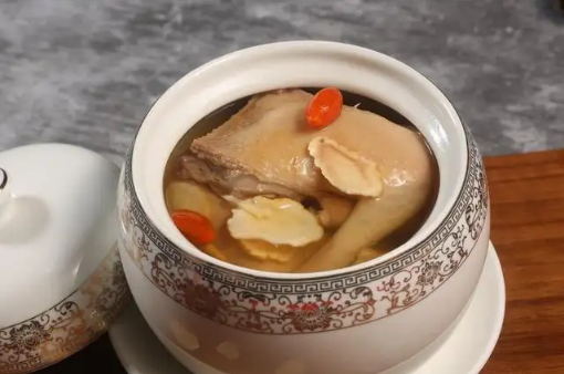 鸽子汤|炖鸽子汤放什么材料好吃最补身体