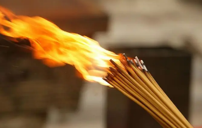 腊月二十四|2023腊月二十四能去寺庙烧香吗