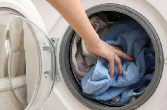 白衣服|为啥白色衣服用84泡过反而变红了
