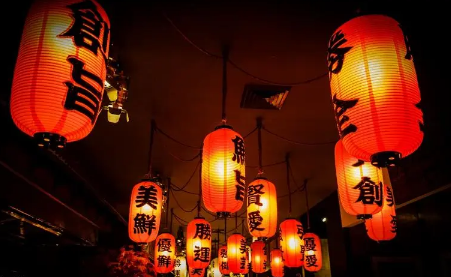 春节|2023春节灯笼可以挂一年吗
