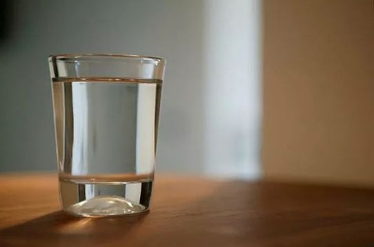 淡盐水|淡盐水和电解质水哪个好