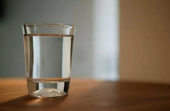淡盐水|淡盐水对喉咙痛有帮助吗