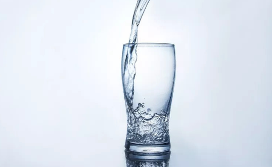淡盐水|淡盐水对喉咙痛有帮助吗