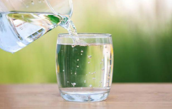 淡盐水|淡盐水对喉咙痛有帮助吗